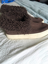 UGG Plush Women  s Gray Suede Faux Fur Lined Slip-On Bootie Slippers US 7
