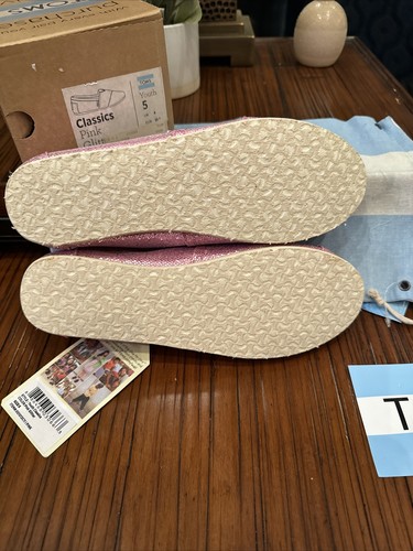 TOMS Big Girl’s 6 Youth / Women 8 classic Shoes Pink Glitter Sparkle Shoes New - Picture 7 of 9
