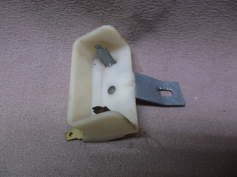 Ford Mustang Boss Mach I 1970 Mercury Cougar XR7 izquierda debajo del tablero luz de cortesía Foto 3 de 4