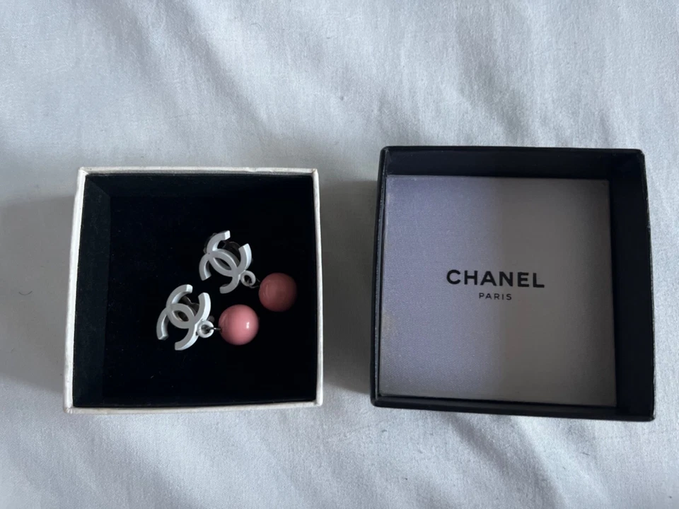 Pendientes colgantes Chanel CC con logotipo rosa cuentas con clip con caja - De colección raros Foto 2 de 3