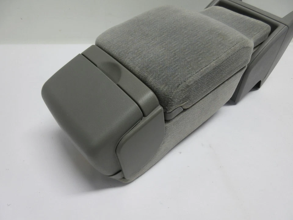 Portavasos consola central de tela gris Buick Lesabre 2000-05 Foto 3 de 4