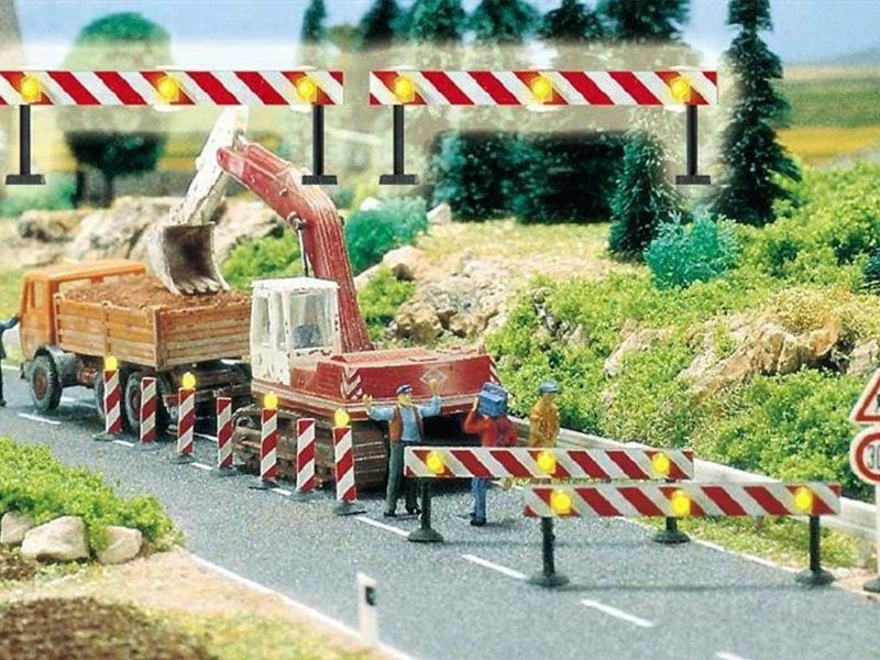 Barrières de chantier lumineuses HO 1/87 BUSCH 5905 x2 pour maquette