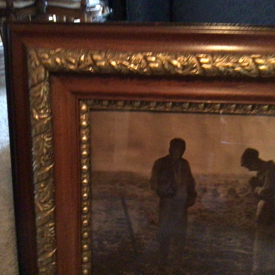 "Antiguo marco de fotos dorado de 31"" X 27"" con impresión THE ANGELUS precioso" Foto 3 de 4