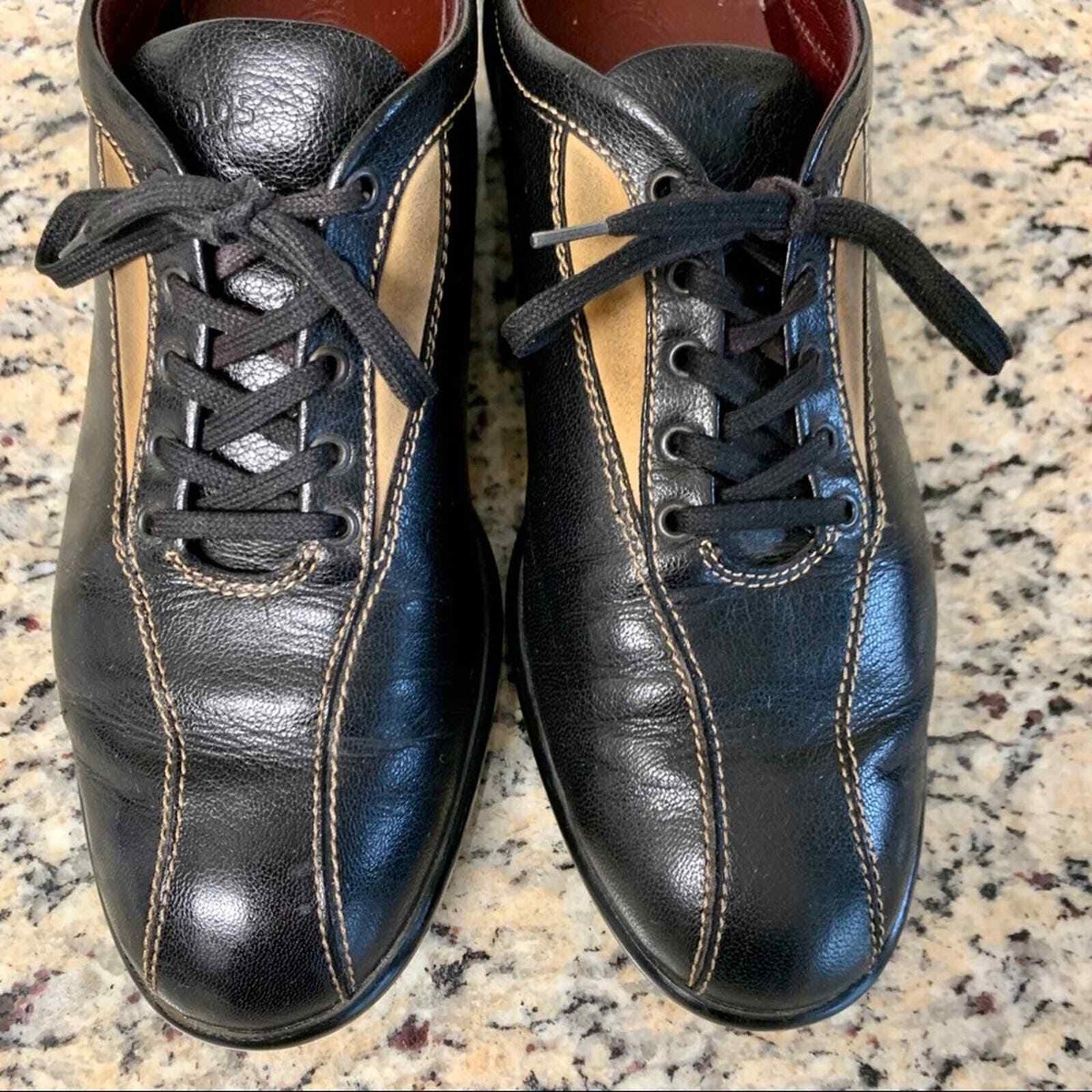 【送料&関税込】Tod's Leather Laced-up Shoes Tod's - Black Leather Cap Toe Lace Up Dress Shoe