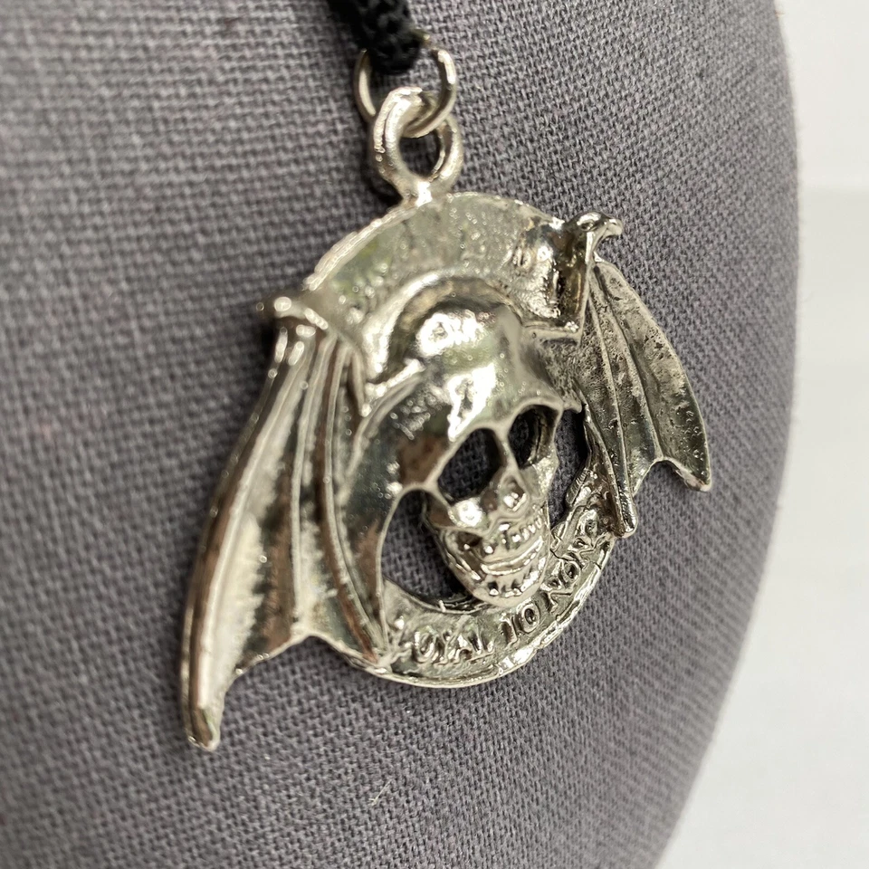 Loyal to non scull wing锡吊坠带尼龙链项链。 — 第 3/4 张图片