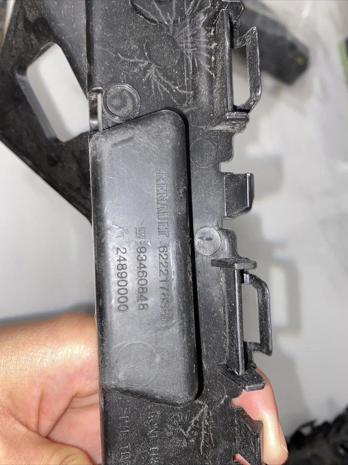 GENUINO OPEL VIVARO RENAULT Soporte Parachoques de Tráfico Ambos Lados. Número de pieza en la foto Foto 3 de 4