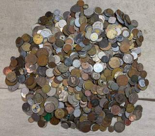 Enorme lote de 10 libras de monedas extranjeras/mundiales dañadas y sacrificadas y fichas estadounidenses WYSIWYG #238