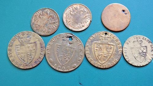 7 x Vintage Spade Guinea Gaming Tokens   Ect Job Lot