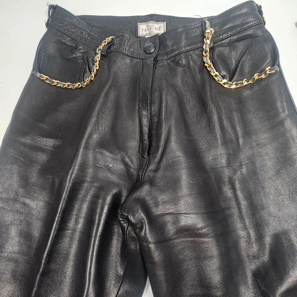 Pantalones para mujer Atelier Tell-Me Paris de cuero negro suave detalle de cadena dorada Francia Foto 3 de 4