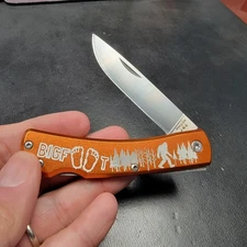 BEAR & SON USA KNIVES BIGFOOT SASQUATCH ORANGE ALUMINUM SMALL FARMHAND KNIFE