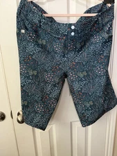 WILD RYE Size 18 Green Peach Floral Print Freel Bike Shorts MTB Stretch Womens