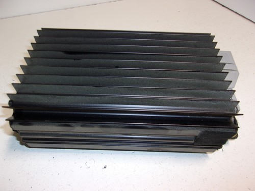 01 MERCEDES E320 AMPLIFICATEUR