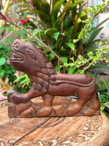 Ancienne figurine lion décoratif en bois fabriquée à la main - Photo 1 sur 11