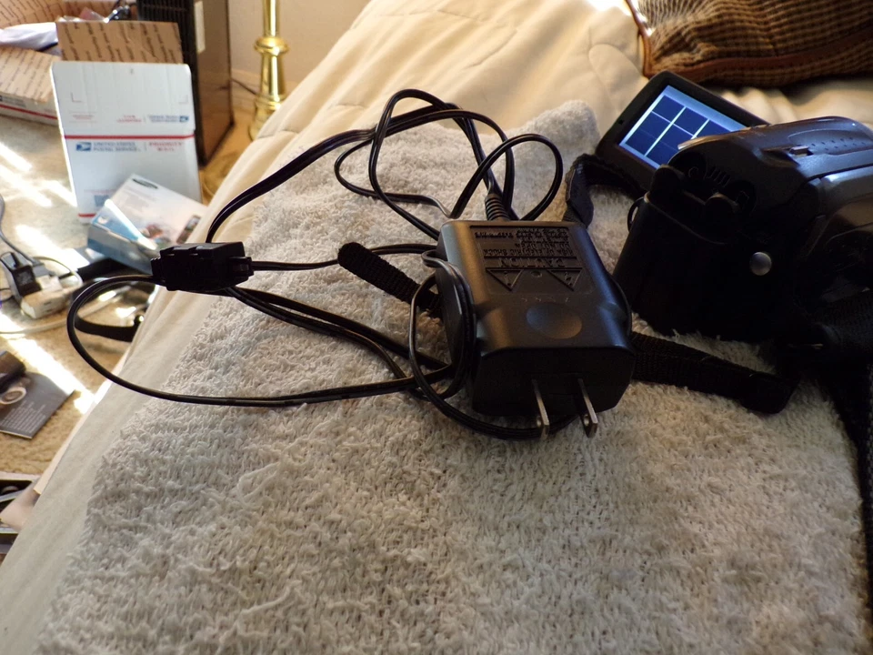 JVC  GZ-MG20U 20GB Hard Disk Camcorder w/ battery  TESTED WORKS. - Image 3 of 4