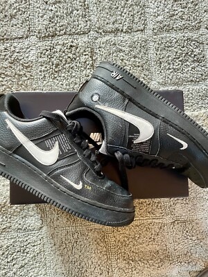  Nike Air Force 1 Low Utility Black White Größe - US 8,5 - UK 7,5 - EU 42 AJ7747 001  