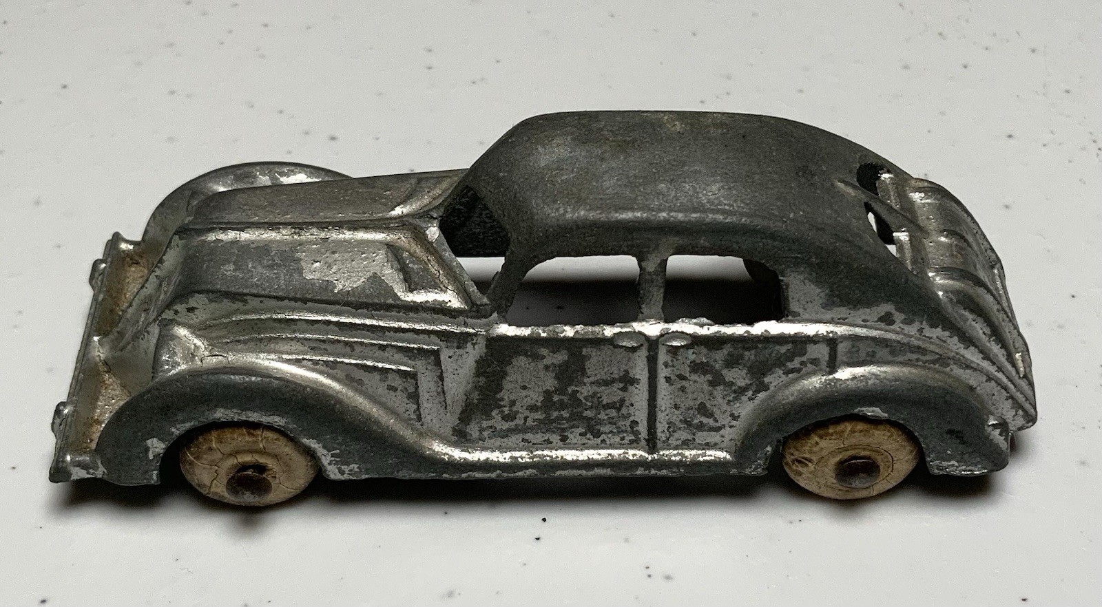 Vintage 1930’s Hubley Cast Iron 4 Doors Sedan Silver 3.5”