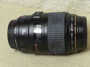 Canon EF 100mm F/2.8 USM Macro Lens + caps + filter on since new.