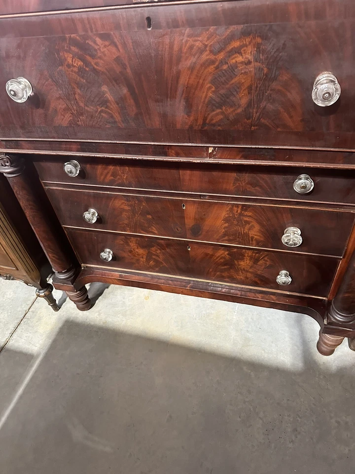 Antiguo escritorio de mayordomo de caoba federal tardía de Virginia Foto 4 de 4