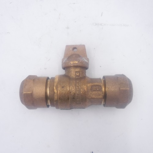 Mueller 300 Curb Stop Ball Valve B25209N 3/4" Compression CTS OD