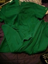 Cherokee Women  s HunterGreen Scrub Set V-Neck XL Top Cargo Pants Size 2XL EUC