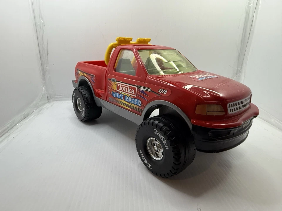 2002 Tonka WAVE RUNNER 14" Large Red Plastic 4x4 Truck 4770 Vintage - Image 2 of 4