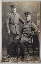 Cartolina - Foto - due soldati tedeschi, uno con portaportepee e baionetta, WW1 del 1917