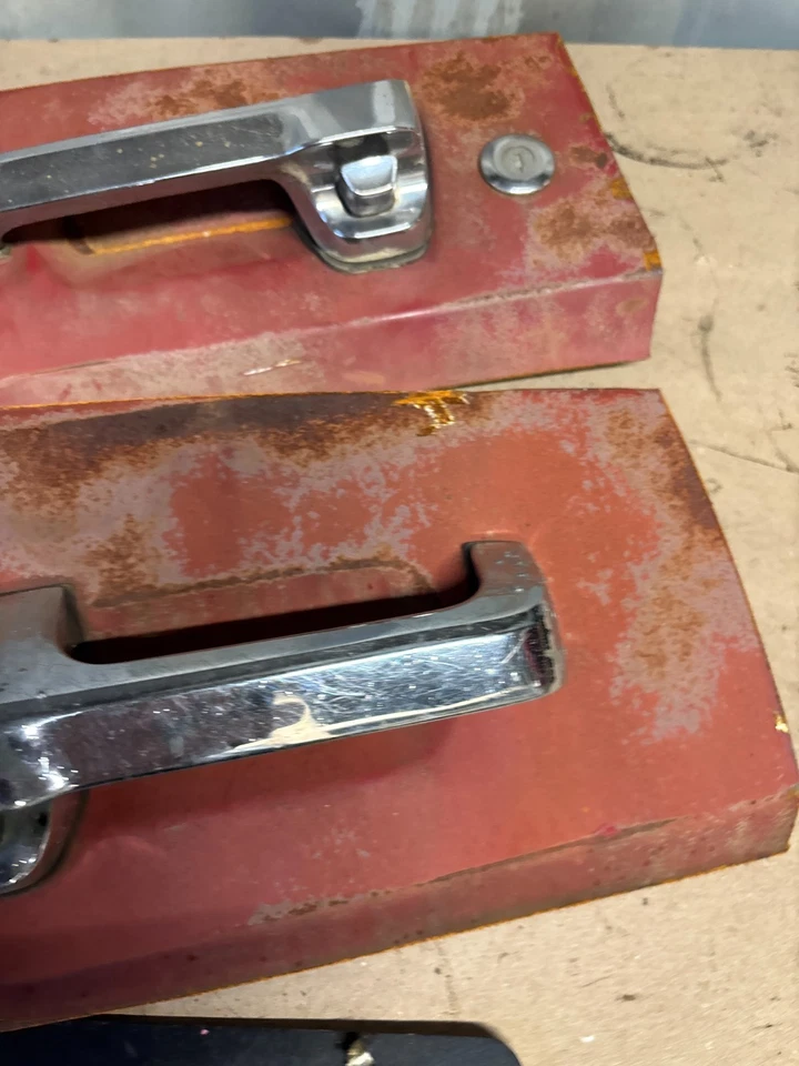 Ford Truck F600 1973 1979 derecha izquierda manijas de manija de puerta exterior con panel de montaje conjunto de pares Foto 4 de 4