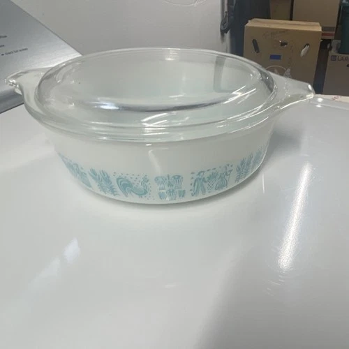 PYREX Amish Butterprint Vintage Glass Round Bowl with Lid Blue White Two-Piece