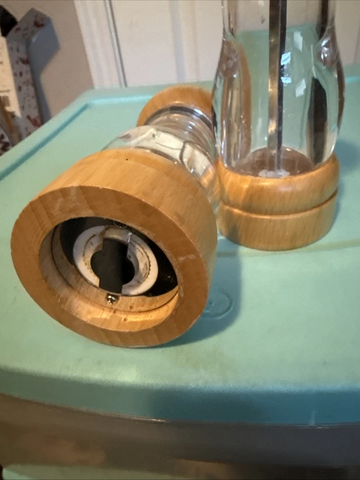 Cole & Mason Clásico Pimienta y Sal Molinos Agitadores Madera y Acrílico Juego Foto 3 de 3