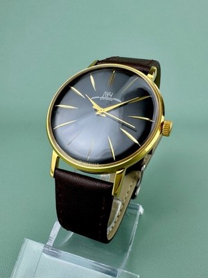 Luch de Luxe Men s Slim Quartz Watch  Stylish Retro Classic Made in USSR