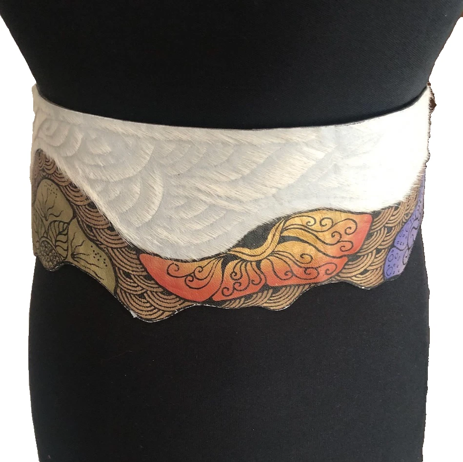 Cinturón de cuero de vaca único de diseño Art Nouveau cortado a mano y pintado de ARTISTA 32 Foto 3 de 4