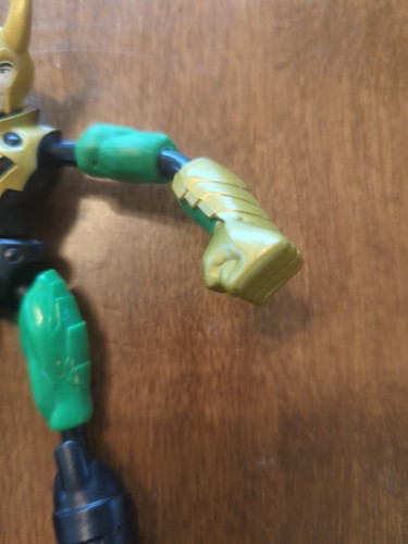 Figura de acción Hasbro 2020 Marvel Avengers Bend & Flex Loki 6" de alto usada - Imagen 7 de 10