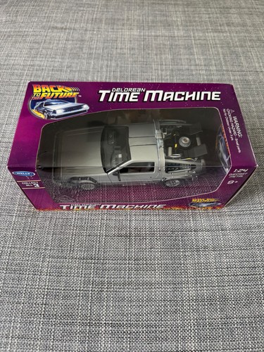 NEW! DeLorean Time Machine Back to the Future - 1:24 Welly Diecast Model Car