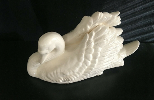 Vintage Willitts Inc White Swan Music Box-Tune is Swan Lake Large 10" X 5 1/2"