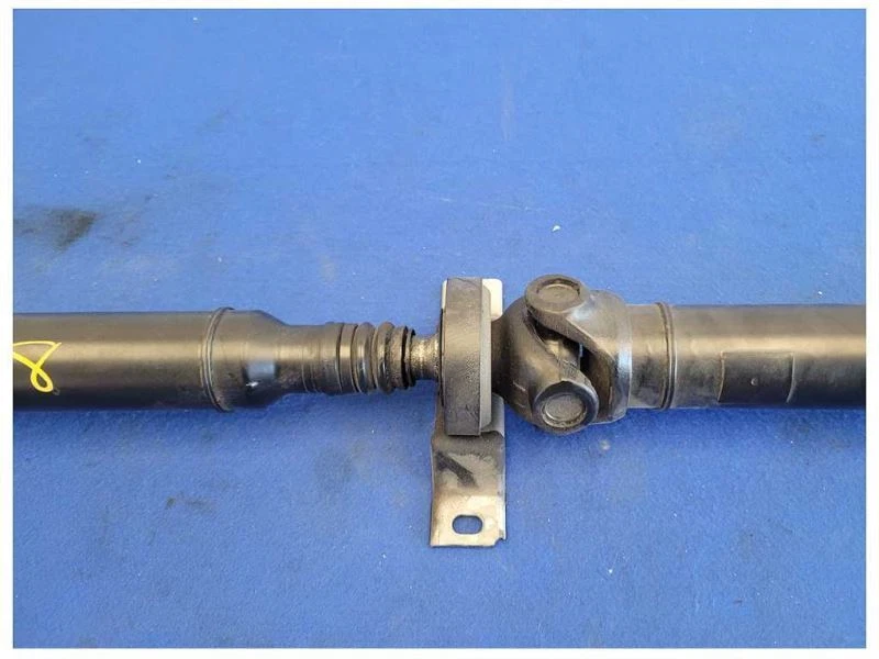 2021 Chevrolet Camaro SS Coupe Driveshaft Automatic Transmission A/T 2538 - Imagem 3 de 4