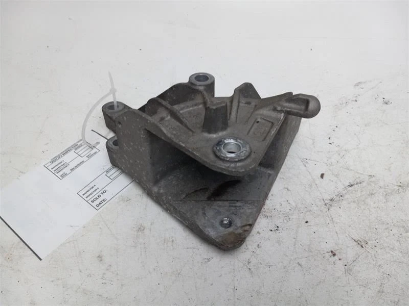 Chevrolet Malibu 2014 montaje del motor del pasajero delantero Foto 2 de 4