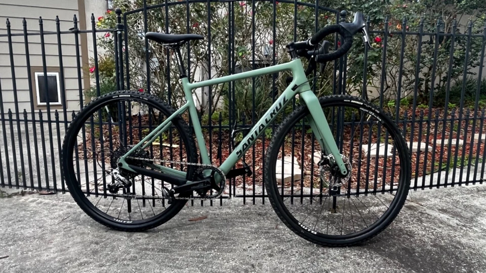 Mujer Verde 54” Santa Cruz Stigmata CC Foto 2 de 4