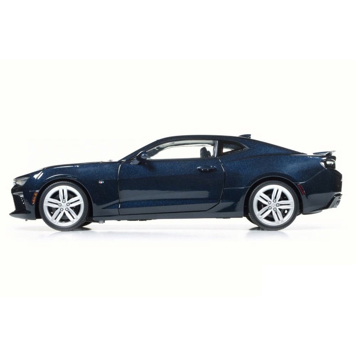 AutoWorld 1/18 2016 Chevrolet Camaro SS-50th Anniversary