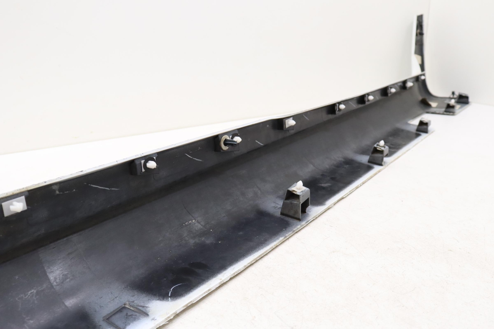 CHRYSLER PACIFICA Rocker Moulding Rh Bent Cracked Scratched Broken Tabs