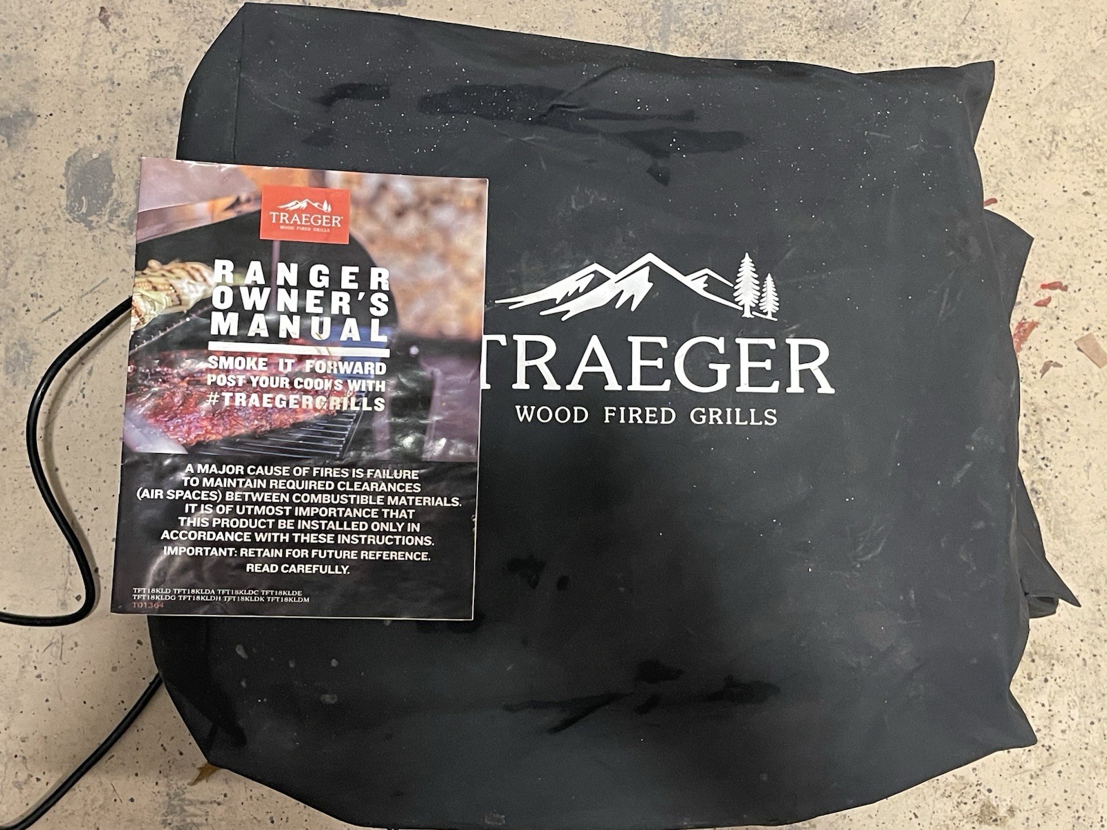 Traeger Ranger Wood Fired Portable Smoker Grill Black w/ Cov
