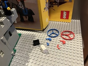 LEGO 6074 Black Falcons Fortress 100% COMPLETE w/ Box & Instructions All Plumes!