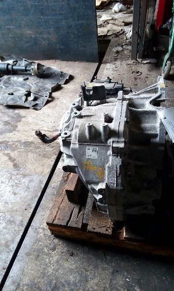 15-17 Volvo XC60 Automatic Transmission VIN 40 4th And 5th Digit  - Image 4 of 4