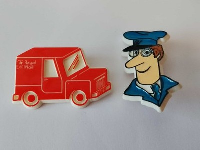 Zwei alte Postbote Pat und seine Royal Mail Postwagen Abzeichen 1983