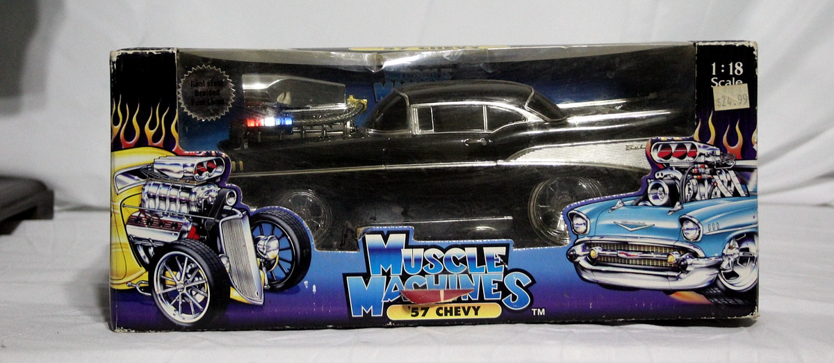 Muscle Machines 57 Chevy 1/18スケール　新品未開封 RARE! Muscle Machines Too Cool '57 Chevy Bel Air Royal Blue1:18