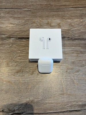 Apple AirPods 2. Generation A2032 A2031 A1602 mit Ladecase
