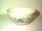 NICE VINTAGE PYREX HOMESTEAD 1 1/2 QT MIXING NESTING BOWL # 402 CORNING NY USA