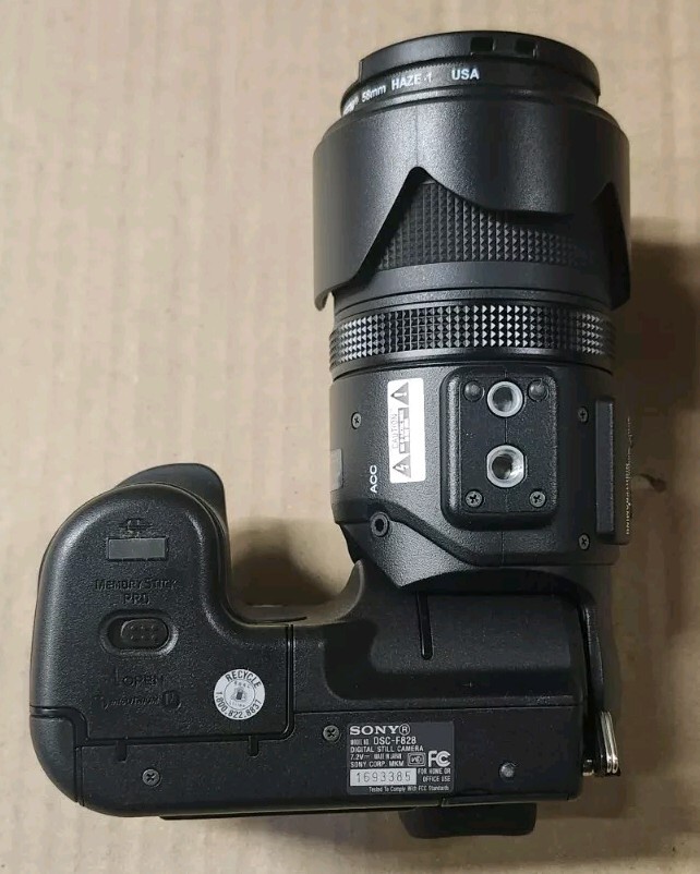 Sony CyberShot DSC-F828 8MP Digital Camera Carl Zeiss Vario Sonnar