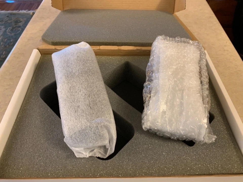 Ertl Motor Trend Promo Paquete de 2 Corvette 45 Aniversario Sin usar, en caja Foto 2 de 4