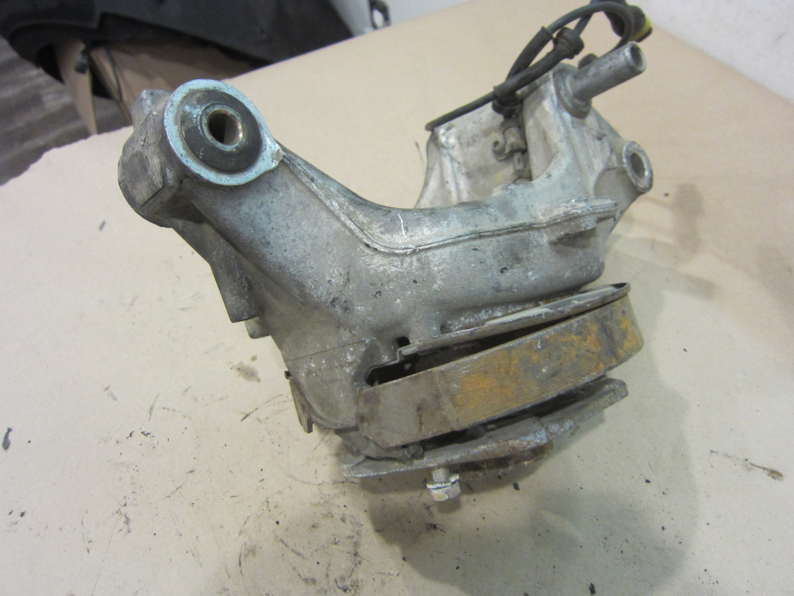 Maserati 4200 - RH Rear Hub Holder - Knuckel - W/Bearing - P/N 189334