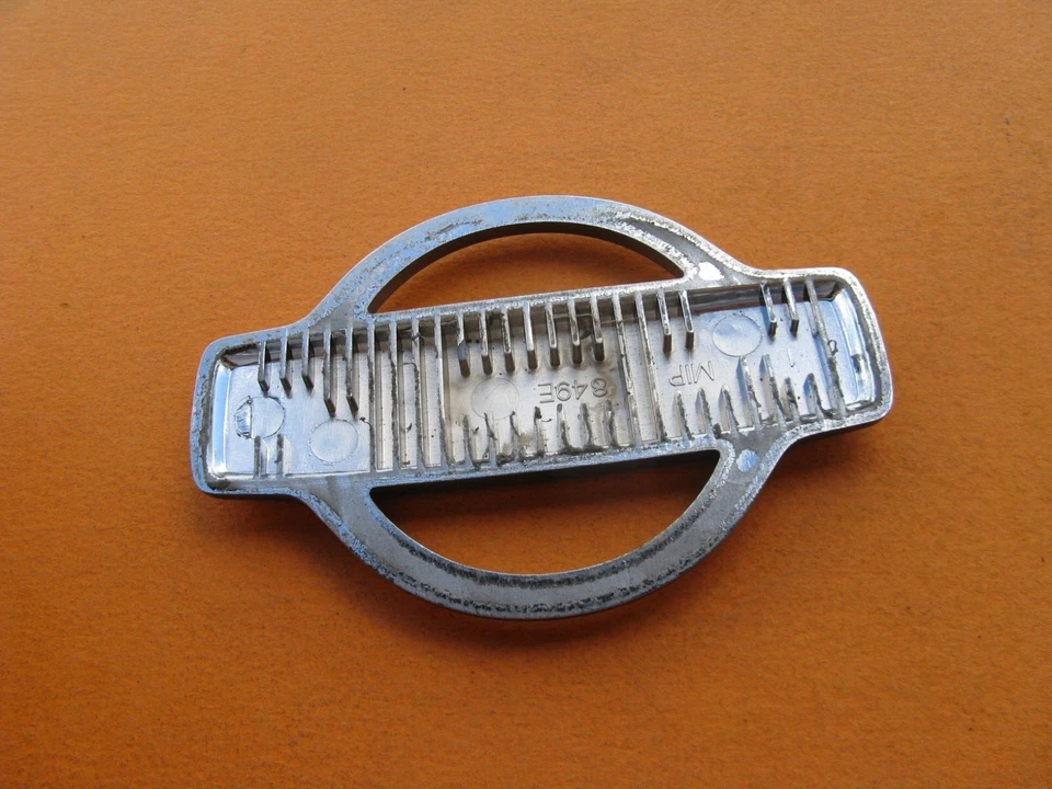 98 99 00 01 NISSAN ALTIMA TAPA TRASERA CROMO EMBLEMA LOGOTIPO INSIGNIA SIGNO SÍMBOLO A37542 Foto 3 de 3